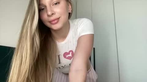 Snapshot of yes_baby_shine chatting on 01/11/26, 07:35 Eva online show from 01/11/26, 07:35