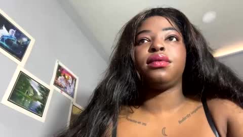 Snapshot of yes_mia_yes chatting on 02/16/25, 03:16 gomez5 online show from 02/16/25, 03:16