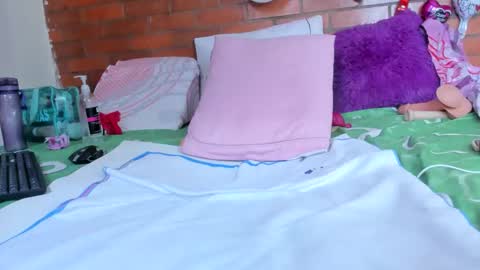 yesicasquirt65 online show from 02/14/26, 12:57