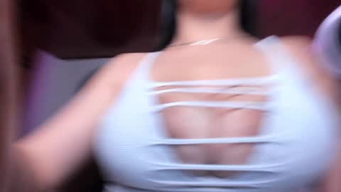 Snapshot of yesie_hot2 chatting on 01/04/25, 01:31 yesie_hot2 online show from 01/04/25, 01:31