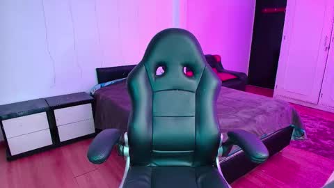 yesie_hot2 online show from 11/24/25, 11:15