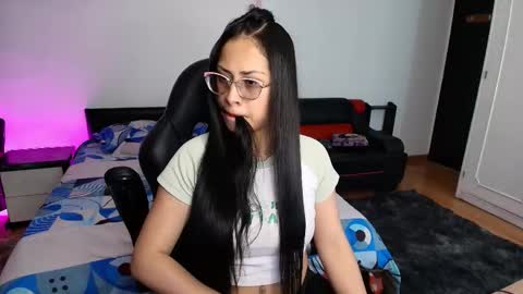 yesie_hot2 online show from 03/31/26, 01:40