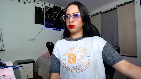 Snapshot of yesie_hot2 chatting on 06/17/26, 02:25 yesie_hot2 online show from 06/17/26, 02:25