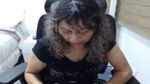 Snapshot of yessilatin chatting on 06/09/26, 03:07 jessy online show from 06/09/26, 03:07