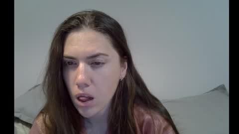 Kira online show from 10/08/25, 12:03