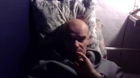 Snapshot of yewloo chatting on 10/27/25, 03:49 yewloo online show from 10/27/25, 03:49