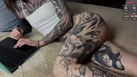 yexes online show from 10/10/25, 03:27