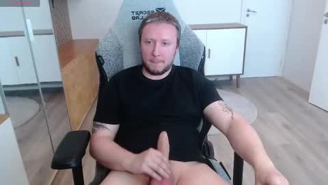 Snapshot of yhdxhy chatting on 04/29/26, 04:55 James online show from 04/29/26, 04:55