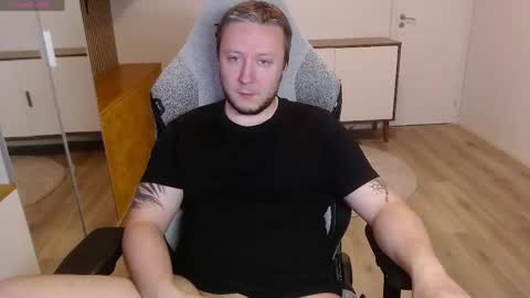 Snapshot of yhdxhy chatting on 04/30/26, 07:09 James online show from 04/30/26, 07:09