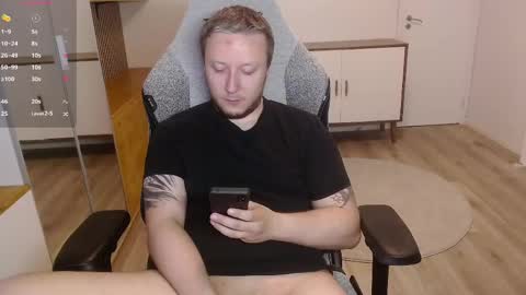 Snapshot of yhdxhy chatting on 06/08/26, 08:09 James online show from 06/08/26, 08:09