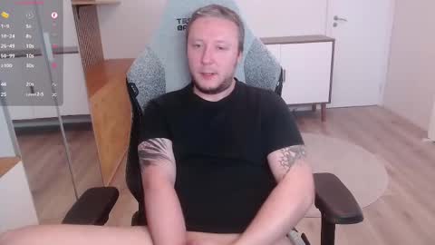 Snapshot of yhdxhy chatting on 06/09/26, 10:05 James online show from 06/09/26, 10:05