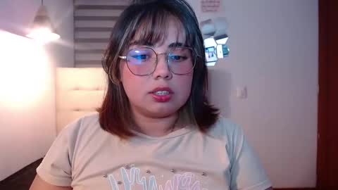 Snapshot of yini_angel07 chatting on 11/20/25, 03:28 hii i am yini online show from 11/20/25, 03:28