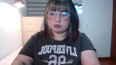 Snapshot of yini_angel07 chatting on 11/24/25, 02:44 hii i am yini online show from 11/24/25, 02:44