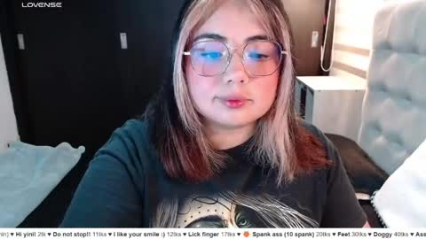 Snapshot of yini_angel07 chatting on 04/17/26, 02:47 hii i am yini online show from 04/17/26, 02:47