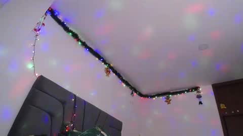 Snapshot of yinn_silver chatting on 12/07/24, 10:34 Yiny online show from 12/07/24, 10:34
