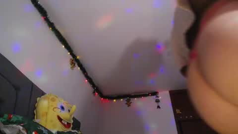 Snapshot of yinn_silver chatting on 12/12/24, 10:45 Yiny online show from 12/12/24, 10:45