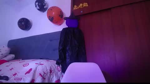 Yiny online show from 10/25/25, 06:32