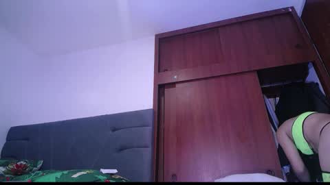 Yiny online show from 11/21/25, 09:08