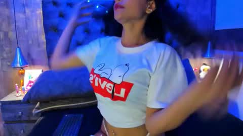 yiyisandoval online show from 11/06/25, 08:43