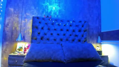 yiyisandoval online show from 11/11/25, 07:47