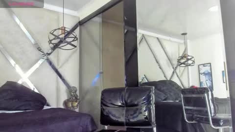 Yiyo online show from 02/12/25, 07:23