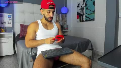 Yiyo online show from 10/14/25, 09:37