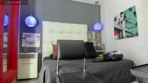 Yiyo online show from 12/20/25, 03:13