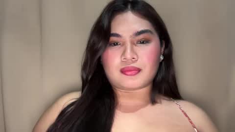 Snapshot of yllanahard chatting on 12/17/24, 05:04 yllana love online show from 12/17/24, 05:04