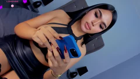 ylonagrae online show from 12/11/24, 08:04