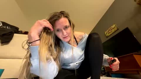 Snapshot of yogabuttttttt chatting on 03/02/25, 06:27 yogabuttttttt online show from 03/02/25, 06:27