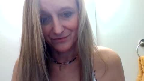 Snapshot of yogabuttttttt chatting on 11/03/25, 02:57 yogabuttttttt online show from 11/03/25, 02:57