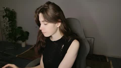 yoka_paradoxxx online show from 11/19/25, 05:18