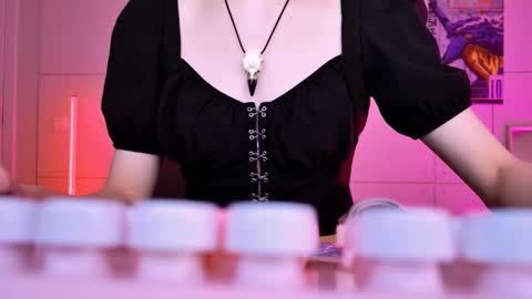 yoka_paradoxxx online show from 12/16/25, 05:12