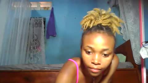 yolandrina90 online show from 09/30/25, 11:48