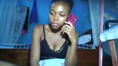 yolandrina90 online show from 10/01/25, 12:11