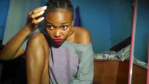 yolandrina90 online show from 10/16/25, 06:53