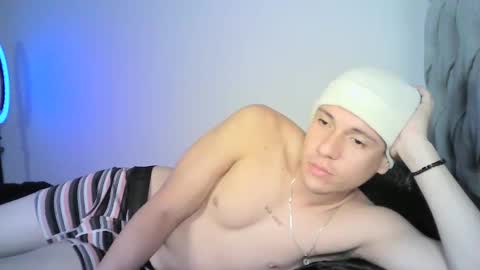 Snapshot of yonat_ chatting on 10/22/25, 11:37 Yonat online show from 10/22/25, 11:37