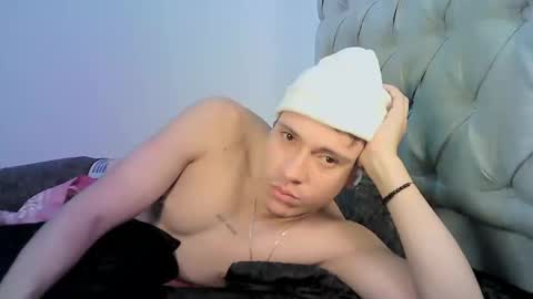 Snapshot of yonat_ chatting on 11/06/25, 10:10 Yonat online show from 11/06/25, 10:10