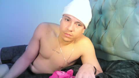 Snapshot of yonat_ chatting on 11/13/25, 11:25 Yonat online show from 11/13/25, 11:25