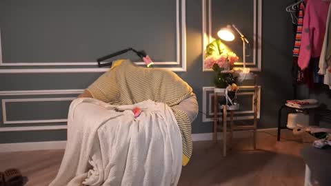 Mika online show from 01/23/25, 01:24