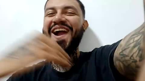 Snapshot of yordy_kalifa chatting on 10/20/25, 12:33 yordy ans mia online show from 10/20/25, 12:33