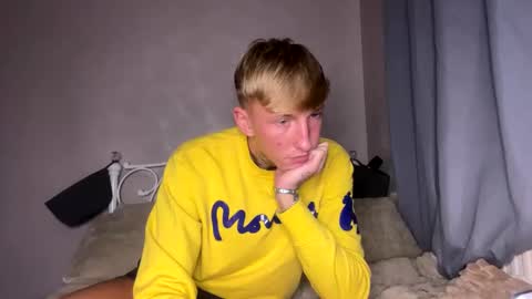 Snapshot of yorkshirelad208 chatting on 01/06/25, 09:11 Harrison online show from 01/06/25, 09:11