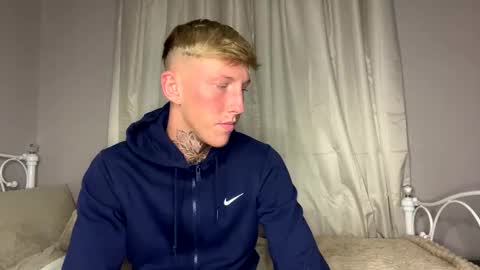 Snapshot of yorkshirelad208 chatting on 03/12/25, 10:07 Harrison online show from 03/12/25, 10:07