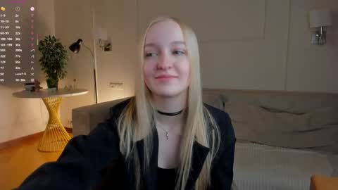 Elizabeth brunette -- Darline blonde  online show from 01/07/26, 07:16