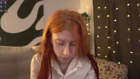Elizabeth brunette -- Darline blonde  online show from 07/10/26, 08:22