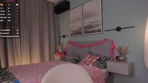 Elizabeth brunette -- Darline blonde  online show from 07/16/26, 10:16