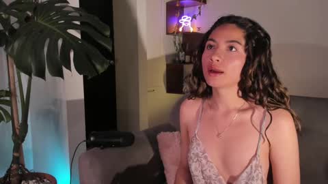 Snapshot of you_y0ung_pervert chatting on 02/18/25, 02:38 Mar online show from 02/18/25, 02:38