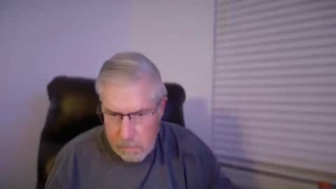 Snapshot of yougogirl_3 chatting on 12/19/25, 12:12 Colorado Guy Straight online show from 12/19/25, 12:12