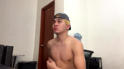 Cyrus online show from 04/23/26, 07:05