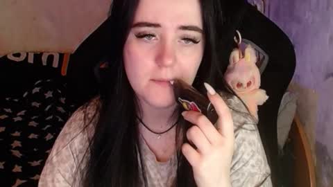 your_8a8y online show from 12/22/25, 02:41